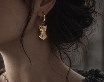 Wuthering Heights Gold/Silver Corset Earrings, Emily Bronte Gift, Gothic Romance Hoop Earrings, Bookish Jewellery for Book Lovers