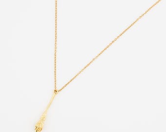 Gold Broomstick Pendant Necklace – Witchy Fantasy-Inspired Minimalist Jewelry, Handmade Halloween Accessory, Whimsical Gift for Magic Lovers
