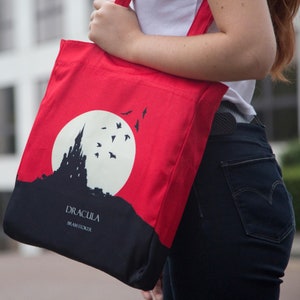 Envío a EE. UU.: Bolsa de Drácula, regalo de Dark Academia para amantes de los libros, bolsa literaria gótica para profesores, bolsa de libros.