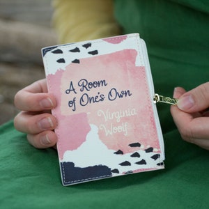 Virginia Woolf fan cadeau, portemonnee boek, een kamer voor jezelf, roze bruidsmeisjeszakje, kaarthouder, bruidsfeestcadeaus, periodetasje met ritssluiting