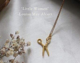 Collier avec pendentif petite femme, Meilleur cadeau pour maman, Collier à breloques livresques, Bijoux de remise des diplômes, Collier littéraire, Bijoux littéraires, Délicat