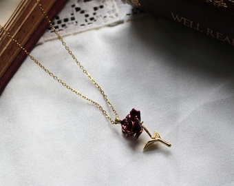 Collar de rosa de La Bella y la Bestia, joyería literaria, el mejor regalo para mamá, collar con colgante literario, joyería de graduación, joyería con dijes