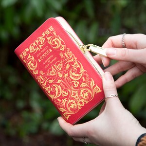 Carteira Emma Book Listing Local da UE, presente de Jane Austen, bolsa vitoriana de couro vegano com zíper, presente para amantes de livros literários, bolsa com zíper