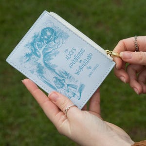 Alice in Wonderland-portemonnee, boekenportemonnee, cadeaus bruidsfeest, portemonnee boeken, clutch bruidsmeisjes, zakje met rits, cadeau vrijgezellenfeest, vrijgezellenfeest
