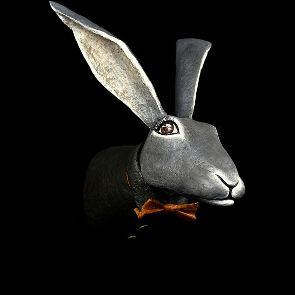 Martin sculpture trophé d'une tête de lapin en papier mâché lièvre bestiaire fausse taxidermie esprit cabinet de cuiriosités