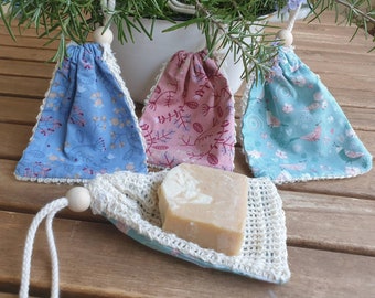 Seifensäckchen aus Baumwolle und Sisal mit blumigen Design