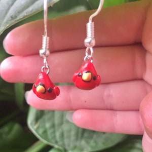 Pendientes cardinales de arcilla polimérica