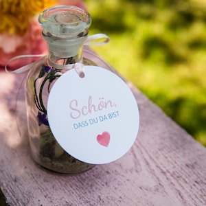 Etichetta regalo "È bello che tu sia qui" per un matrimonio con un cuore | Ciondolo in carta per compleanno, consacrazione giovanile, battesimo, cresima, comunione