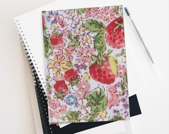 Cuaderno rayado con estampado floral de fresas / Bonito estampado botánico, cubierta de bayas rosas