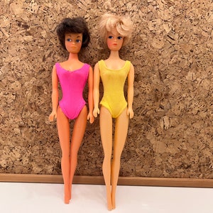 Par de bonecas clone Barbie vintage dos anos 1960 | Hong Kong dos anos 1970 | Bonecas em trajes de banho
