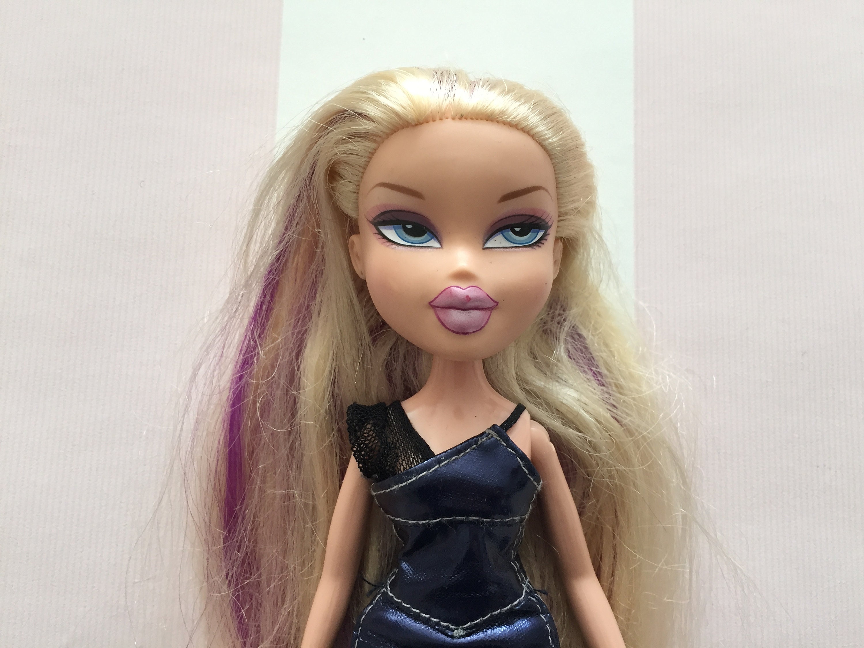 MGA Bratz Magic Hair Cloe Grow and Cut Doll Blonde NIB Blue