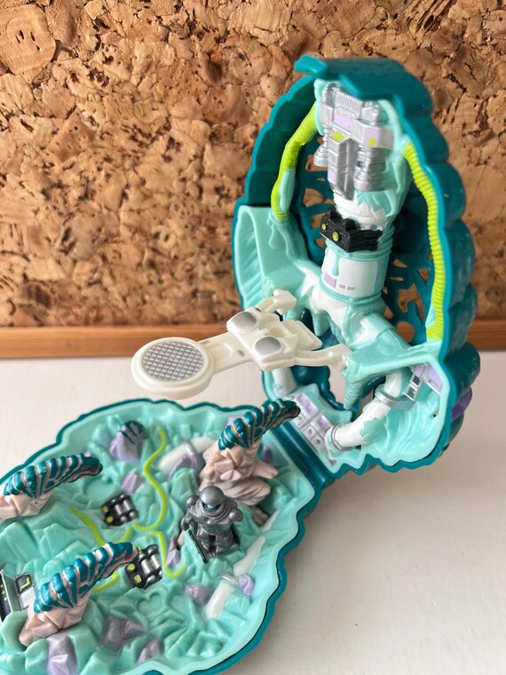 Mighty Max 'liquidates the Ice Alien' COMPLETE Compact 1992