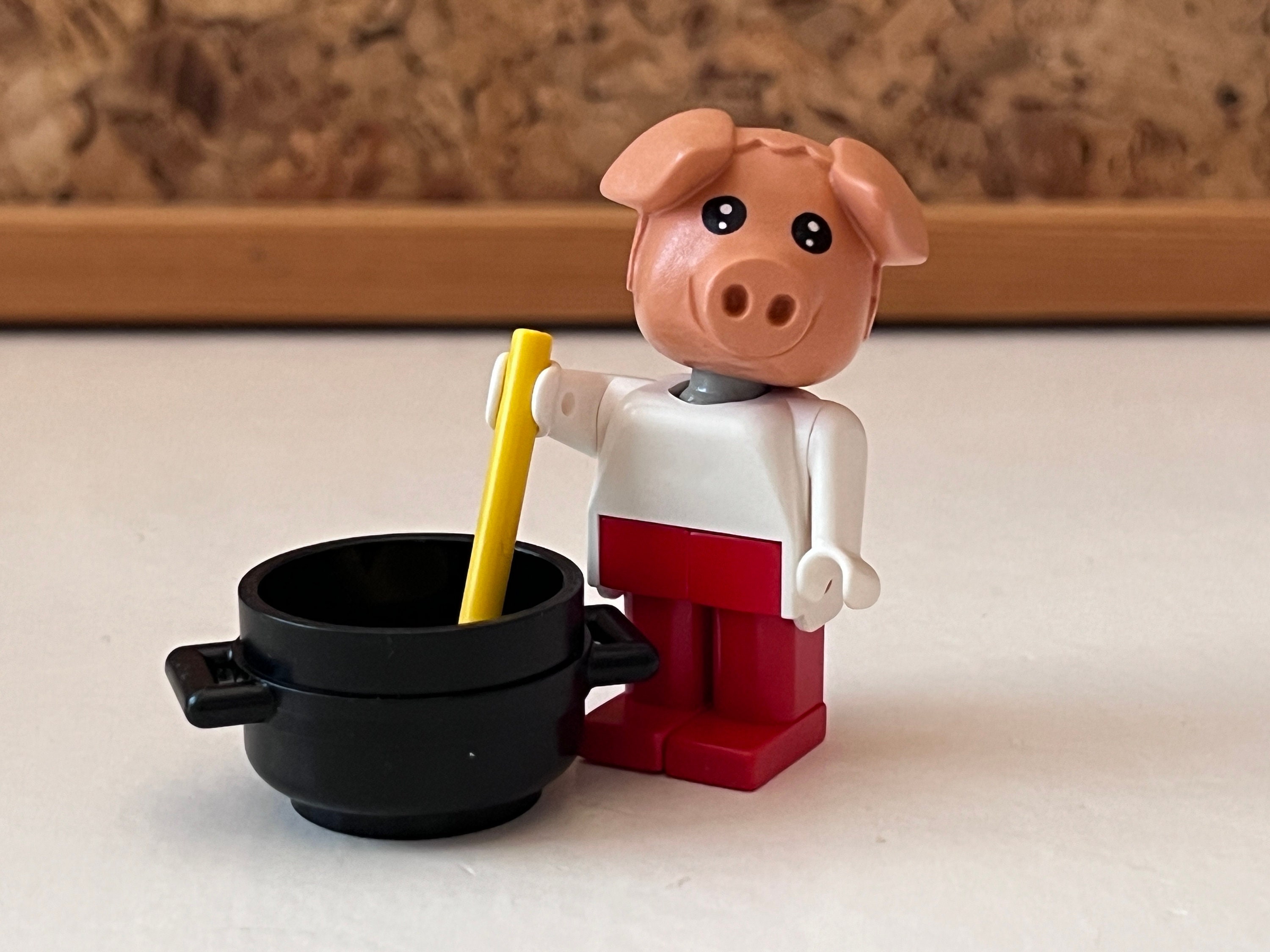 LEGO FABULAND | 3703 Peter Pig the Cook | 1980s Vintage Lego Toys