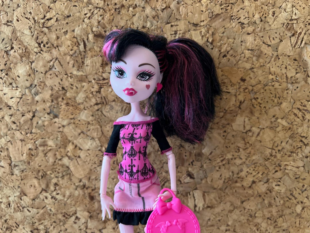 Monster High Doll Draculaura scaris City Of Frights Adult monster-high-doll-draculaura-scaris-city-of-frights-adult