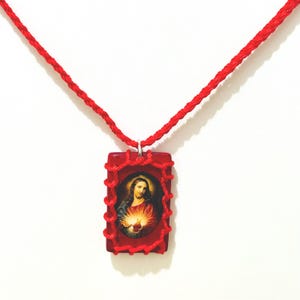 Scapular of the Sacred Heart of Jesus Detene made with threads and wood, red color