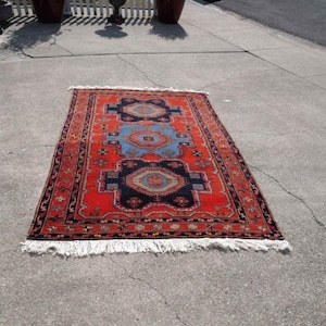 4&#39;9&quot; x 7&#39;8&quot; Vintage Turkish Wool Rug (HANDKNOTTED)