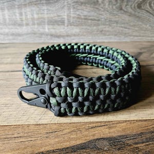 Correia de Paracord sob encomenda