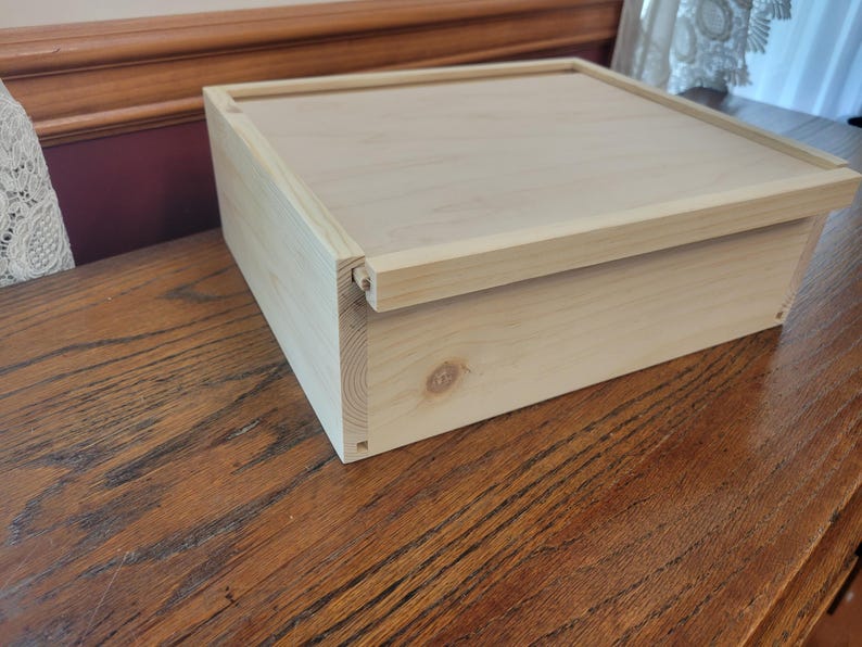 Hidden lid sliding lid box