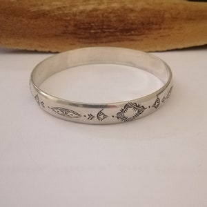 Elegant Berber Tuareg Silver Bangle with Fine Engraving