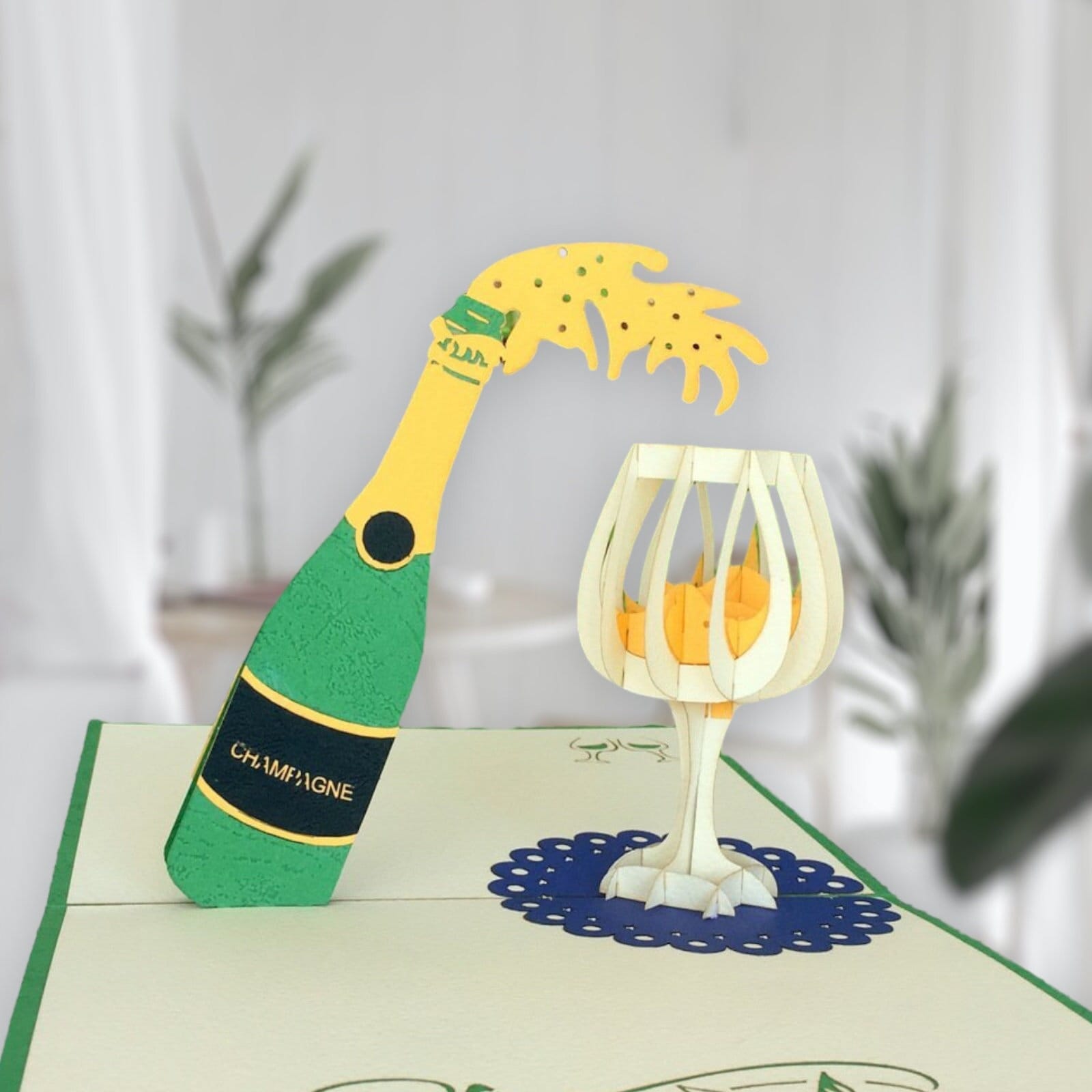 Carte d'anniversaire avec verres de champagne