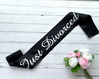 Ceinture juste divorcée, ceinture en satin noir, ceinture I'm Done, cadeaux de fête de divorce, enfin libre, enfin divorcée, nouvellement divorcée, dénouée le nœud