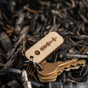 Small Tappy Spotify Keychain, NFC, Contactless, Couple Gift, Anniversary, Wedding, Party Favor, Customizable, Wooden Keychain