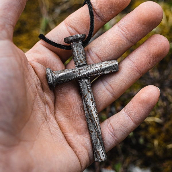 Croix à ongles en métal rustique à l’ancienne pour rétroviseur, vieille croix robuste, Pâques, il est ressuscité, rouillé, cadeau fait à la main