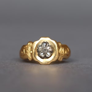 Anillo de luto antiguo de la época victoriana con motivo de pensamiento en diamantes y oro de 18 quilates.