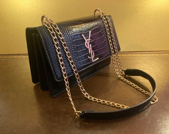 Bolso de hombro pequeño y elegante con efecto de piel de serpiente en color negro