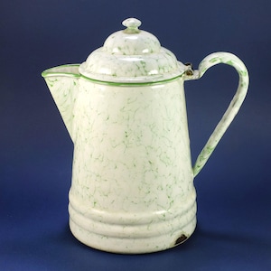 Rara cafeteira antiga em esmalte verde e branco com padrão espiral, década de 1900-1920, da Elite Austria.