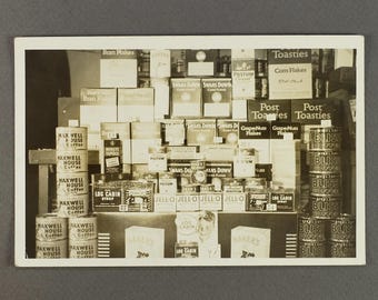 Interiör av mataffär, vintagefotografi, 1940-talet, kaffe, post-cereal, gelé