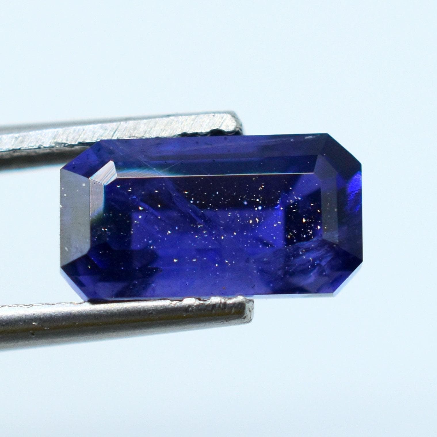 AAAグレードのアイオライトサンストーン｜5×9mmバゲットカットの 