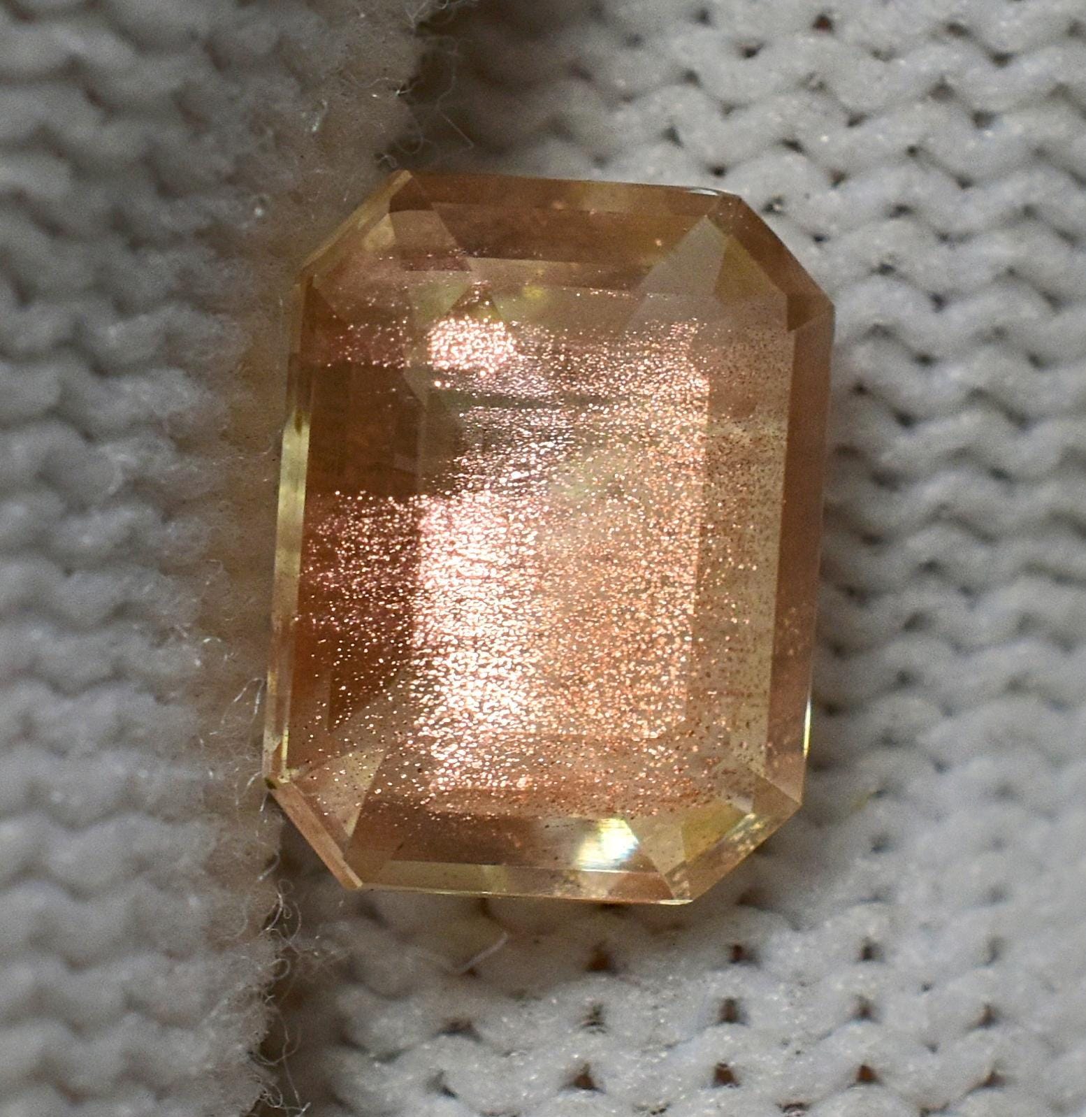 流星のようなシラー『天然オレゴンサンストーン』3.54ct オレゴン産 ルース 宝石 コレクター必見 シラー ラブラドライト シラーが綺麗なアメリカ産オレゴンサンストーン （オーバルカット