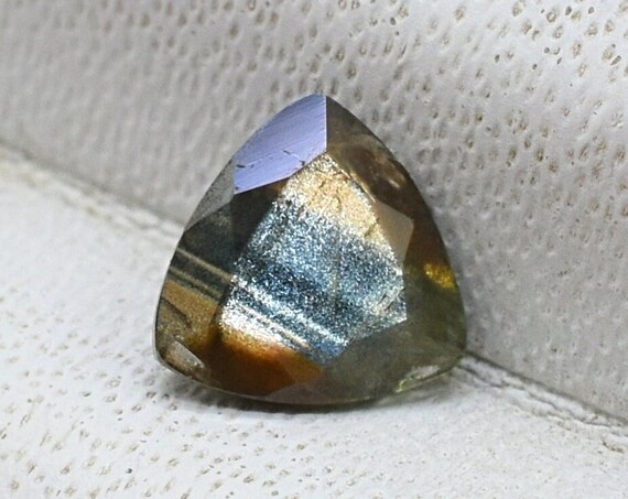 Gold Sheen Sapphire With Shimmering Golden Schiller Effect 5X5