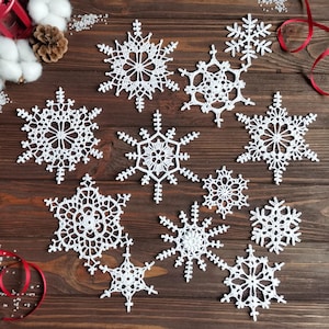12 hanging snowflakes (made to order), Hand crochet lacy snowflakes, Deco Noel