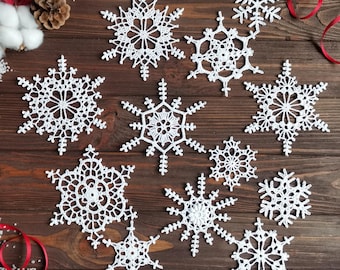 12 hanging snowflakes (made to order), Hand crochet lacy snowflakes, Deco Noel