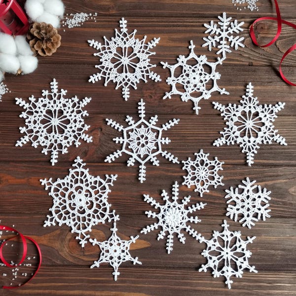 12 hanging snowflakes (made to order), Hand crochet lacy snowflakes, Deco Noel