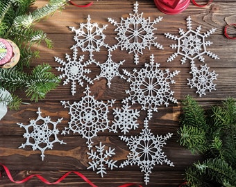 MADE TO ORDER 12 hanging snowflakes, Hand crochet lacy snowflakes white, Deco Noel