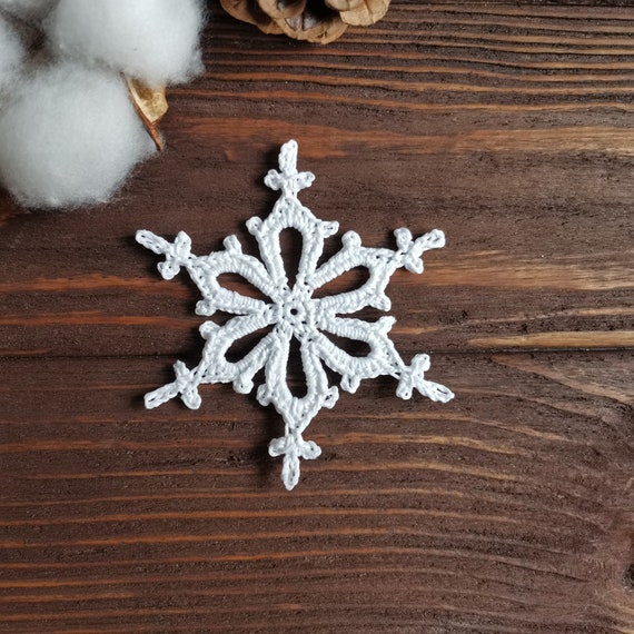 MADE TO ORDER Cute Mini Snowflake Hanging Decor, White Lace Christmas  Ornaments 