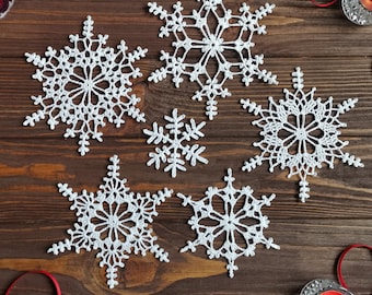 MADE TO ORDER Set of 6 white hand crochet snowflakes of different design, Christmas indoor ornaments, Xmas wreath decoration