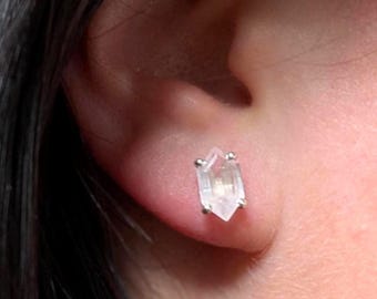 Brincos de quartzo rosa | Prata de lei 925 | Joias com energia de amor e coração | Brincos minimalistas com um toque místico