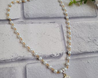 Margrietketting met witte parelkralen