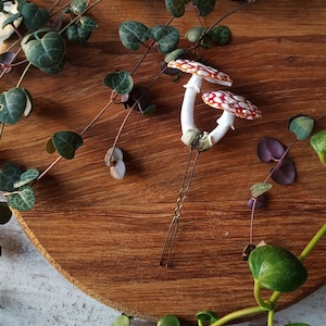 Pilzkern Haarspange ~ Handgemachte goblincore Fliegenpilz Haarnadel
