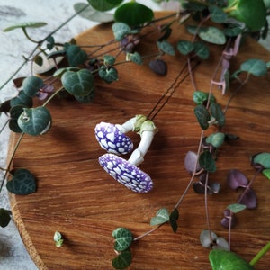 Fantasie-Pilzkern-Haarspange ~ Handgemachte magische lila Fliegenpilz-Haarspange