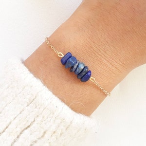Bracelet lapis lazuli brute, bracelet pierre minimaliste, bracelet doré.