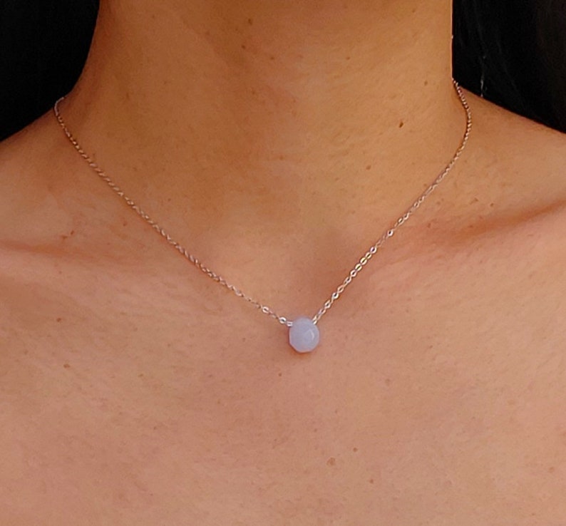 Collier calcedoine bleue goutte à facettes, cadeau bijoux femme, chaîne très fine. image 4