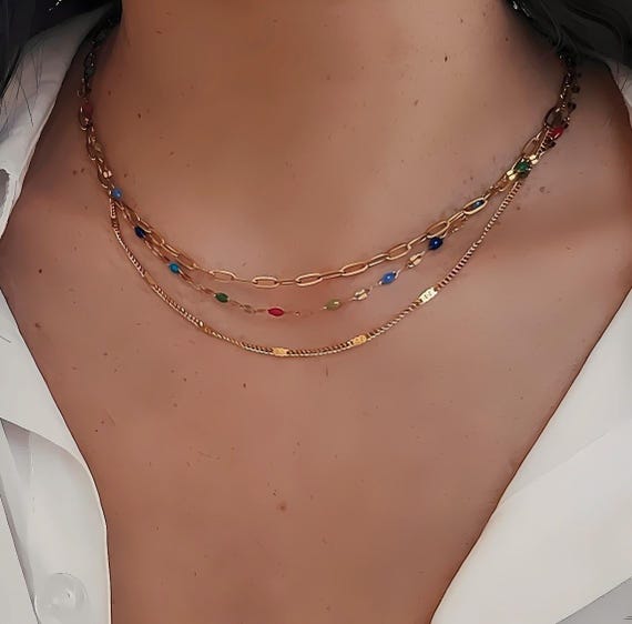 Collier trois couches, collier en acier inoxydable, collier chaîne or, collier multi chaînes, collier émaillé multicolore, collier femme.