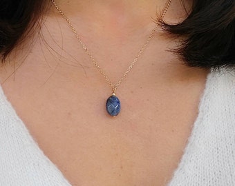 Collier fin pendentif sodalite, bijoux pierre naturelle, cadeau femme.