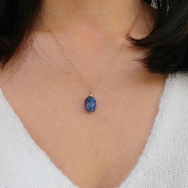 Collier fin pendentif sodalite, bijoux pierre naturelle, cadeau femme.