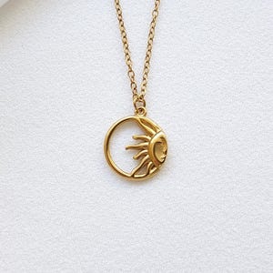 Stainless steel necklace, sun pendant necklace, fine gold necklace, gift idea for friends, elegant jewelry, gold sun necklace.